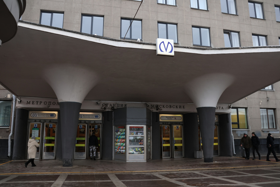 Полиция разыскивает хулиганов взорвавших петарду в переходе метро «Московская»