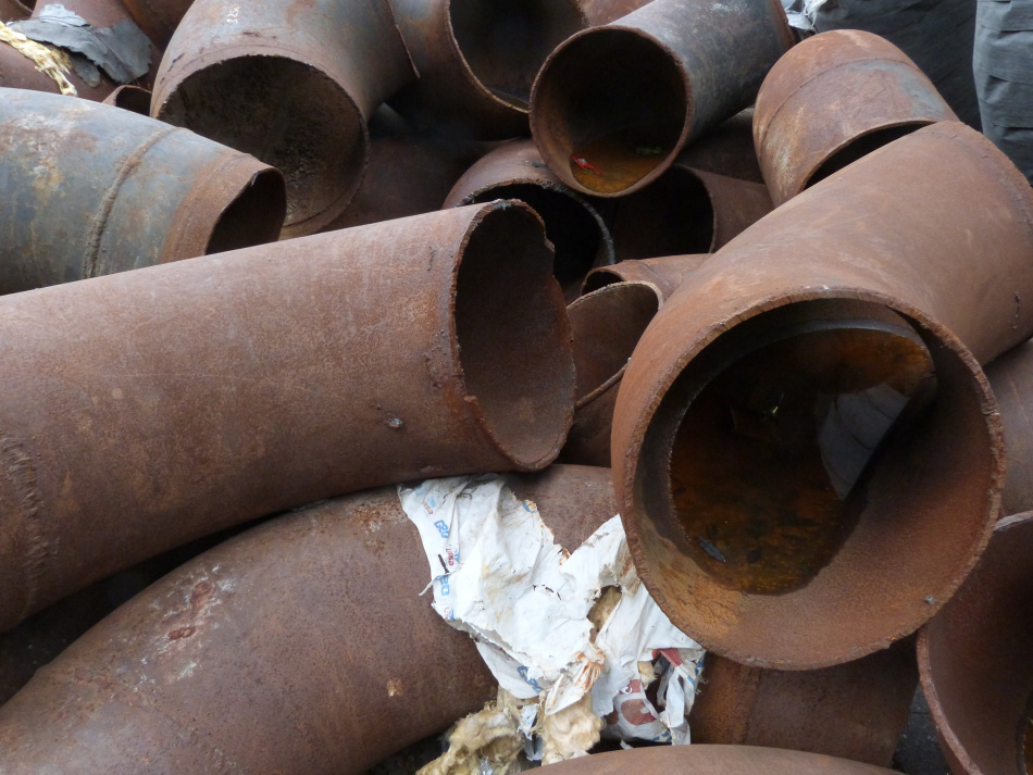 Красные трубы в центре Петербурга останутся на улицах до весны 2026 года