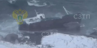 В Териберке шторм сорвал с причала два судна, прокуратура начала проверку