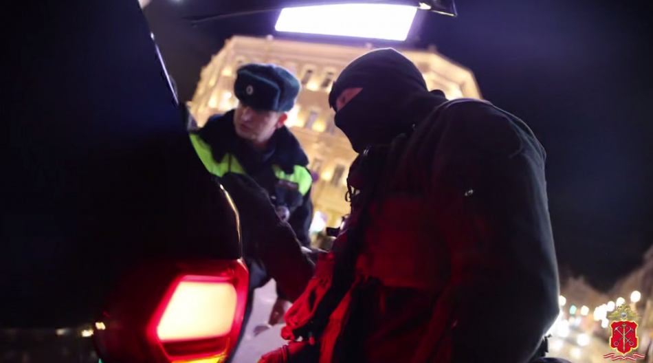 Полицейский рейд в центре Петербурга вскрыл арсенал нарушений у водителей