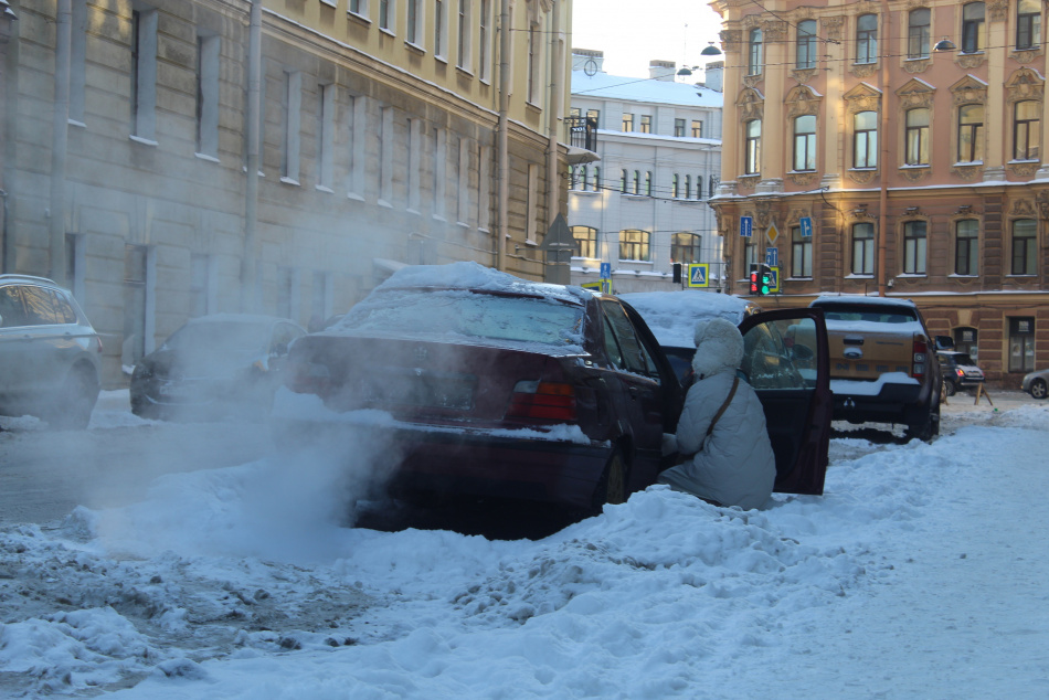 Вечерний Петербург встал в 7-балльных заторах после снегопада