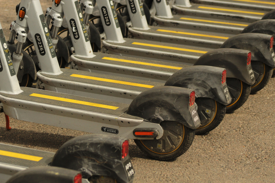 В Петербурге завершился прокат электросамокатов из-за наступления зимы