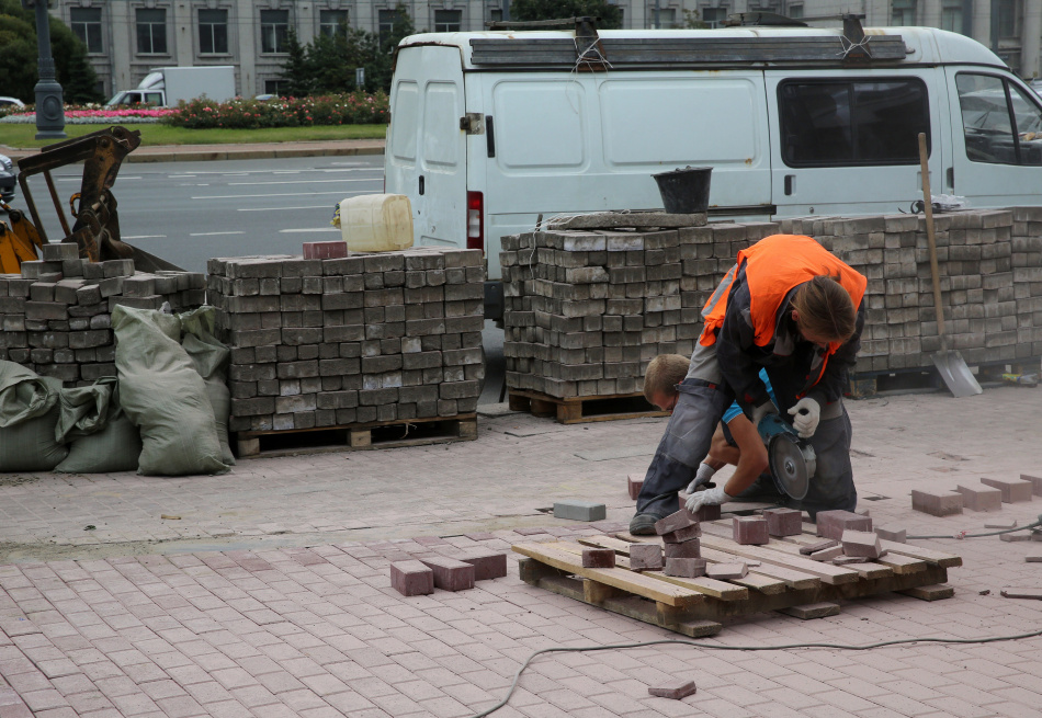 В Петербурге тротуары на опасных улицах появятся не скоро