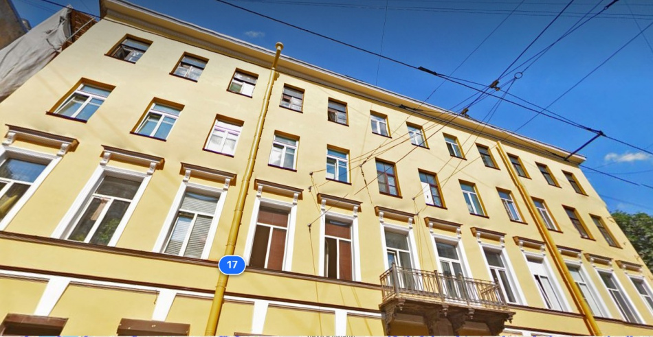 На фасаде дома на Загородном проспекте устранили несанкционированную надпись