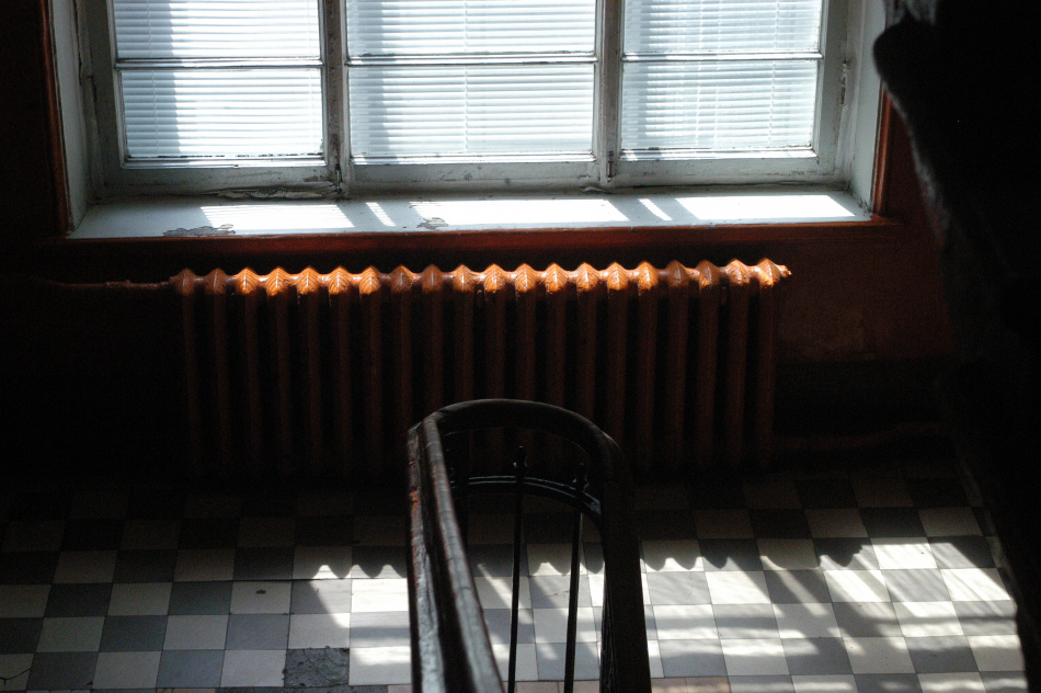 Петербуржец избил 19-летнего юношу в парадной на севере города