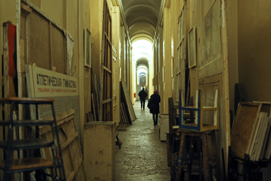 Вода ушла с Университетской набережной после аварии у Академии художеств