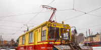 Сотрудники «Горэлектротранса» вывели снегоуборочную технику на трамвайные линии Петербурга
