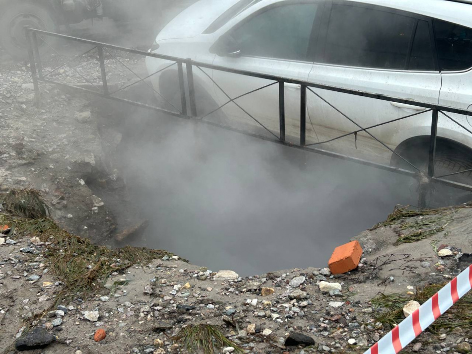 На Бассейной улице после аварии полностью обновили участок теплосети