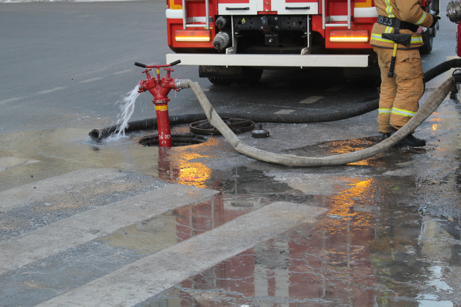 В Приморском районе Петербурга сгорели две строительные бытовки