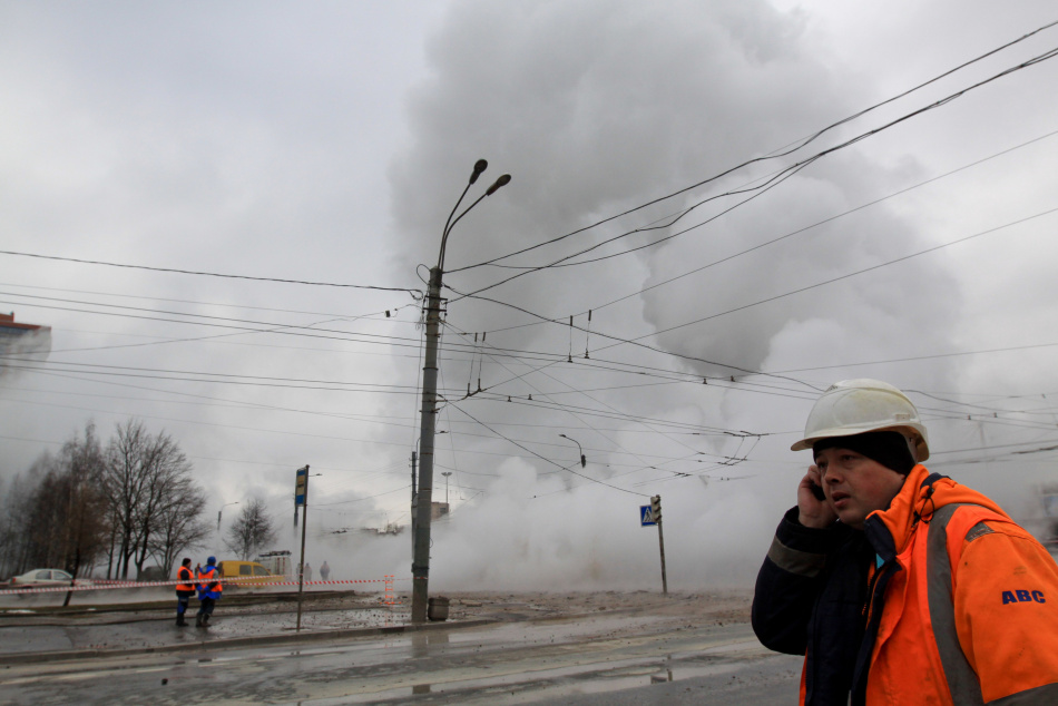 В Красногвардейском районе Петербурга канализационная авария затопила улицы