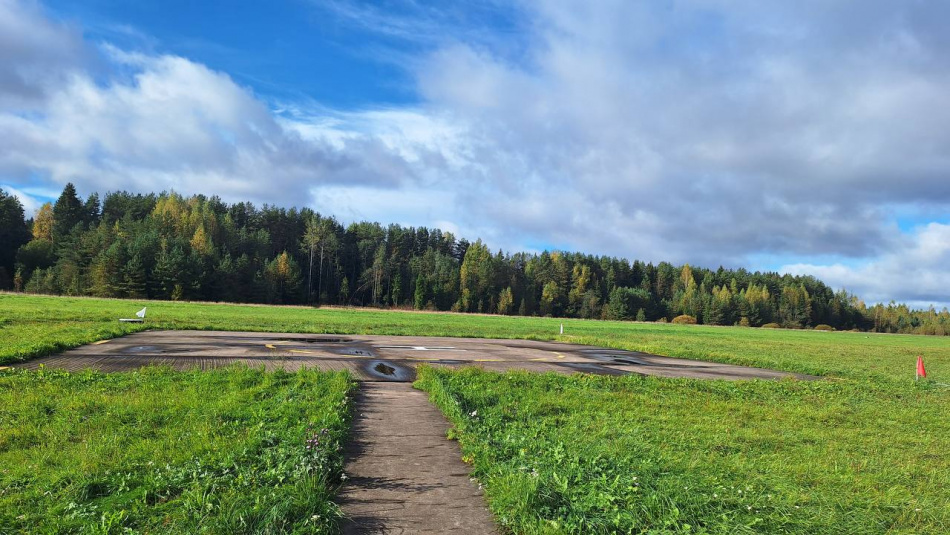 Владельца аэродрома под Тихвином заставили нанести разметку и встать на учет