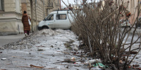 Петербуржцам объяснили, почему нельзя поднимать забытые вещи на улицах