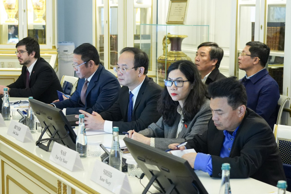 В Мариинском дворце обсудили развитие сотрудничества Петербурга и провинции Тханьхоа