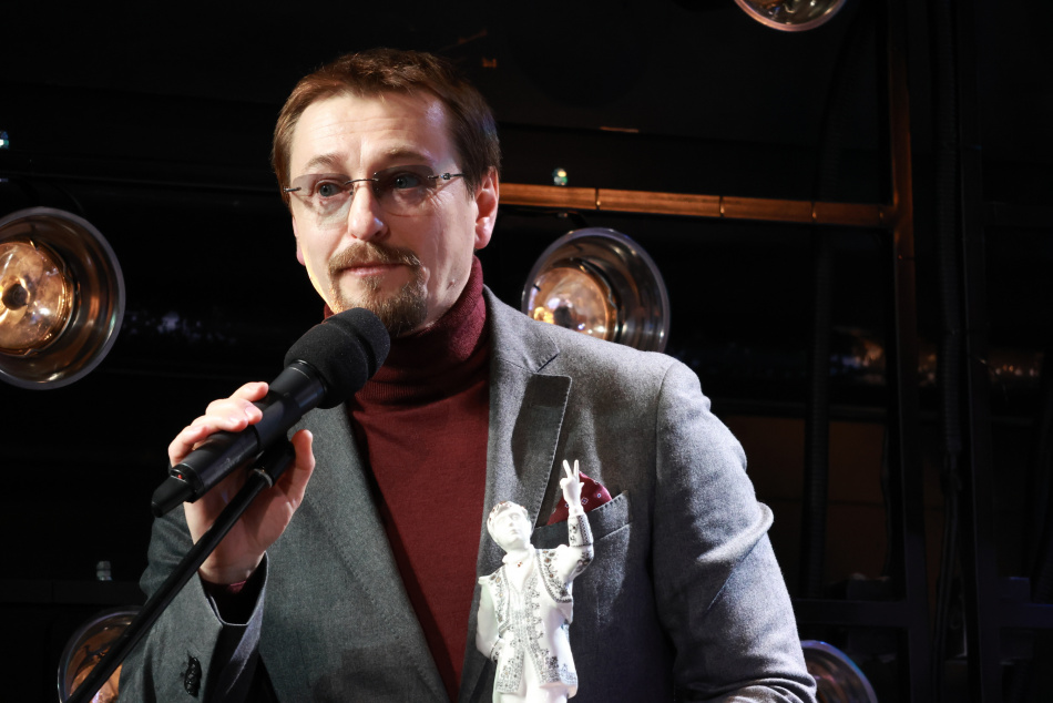 Сергей Безруков судится с бизнесвумен из-за масок со своим лицом