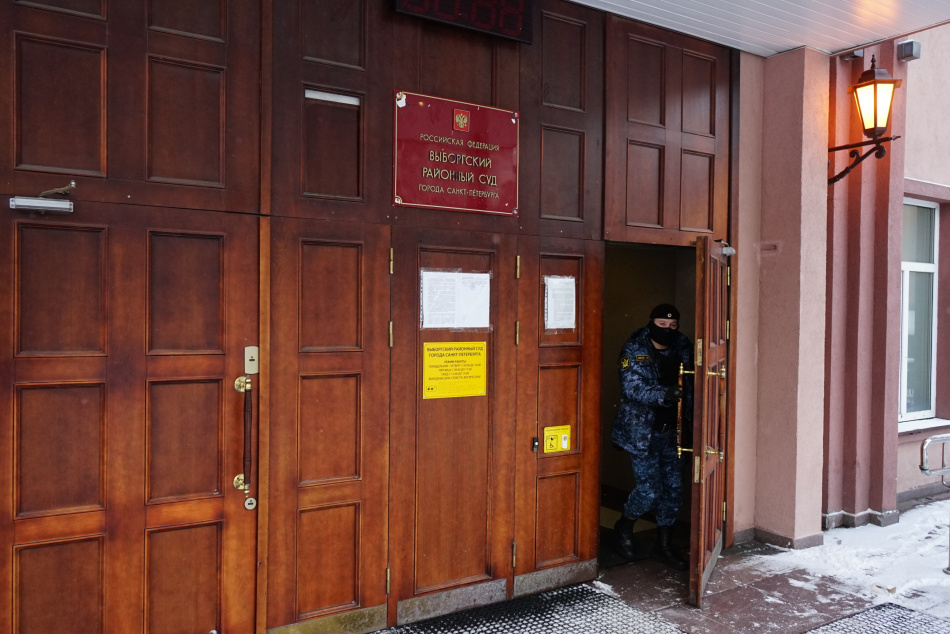 Две пощечины у бара на Просвещения обернулись для петербуржца приговором