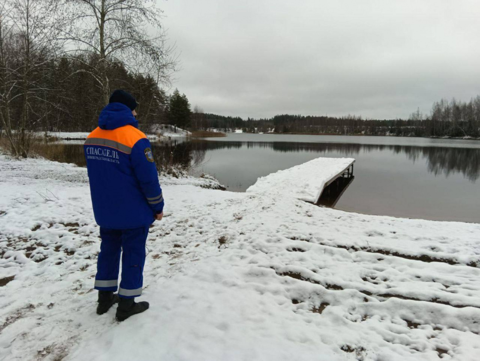 Спасатели Ленобласти провели рейд по водоемам после закрытия навигации