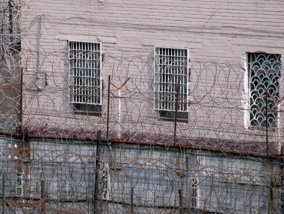 Троих петербуржцев отправили в колонию за похищение и вымогательство