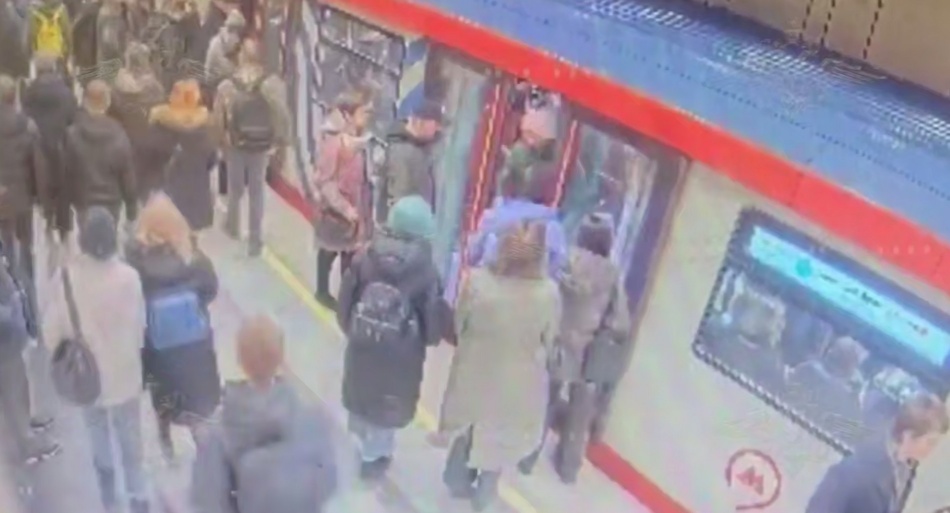 Пассажир метро в Москве обезвредил грабителя и вернул украденный телефон