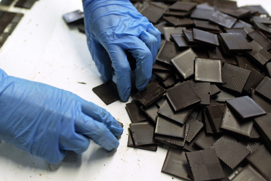 В Петербурге сладкоежка из Карелии пытался вынести из магазина 23 шоколадки