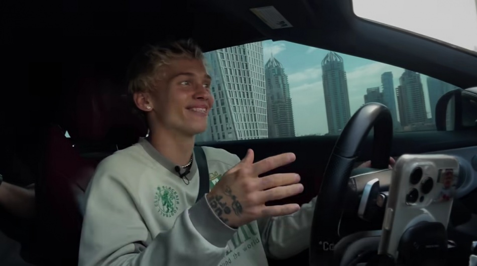 Даня Милохин сменил сцену на доставку еды в эмиратах