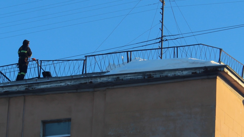 В Петербурге 85 владельцев зданий получили напоминания о зимней безопасности крыш