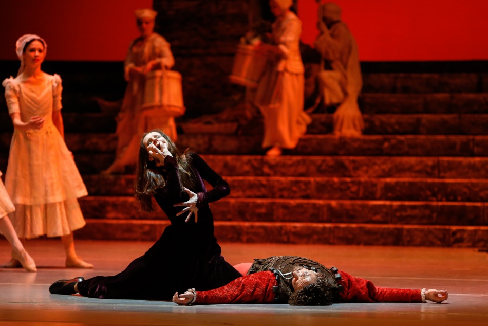 Фальшивые сайты театров обманывают покупателей билетов на новогодние спектакли