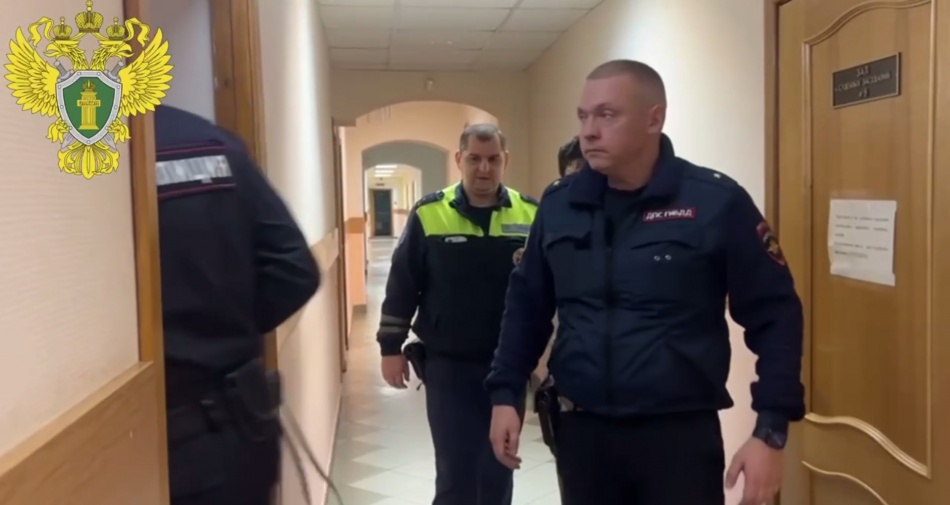 В Гатчине арестовали афериста выдававшего себя за сотрудника прокуратуры