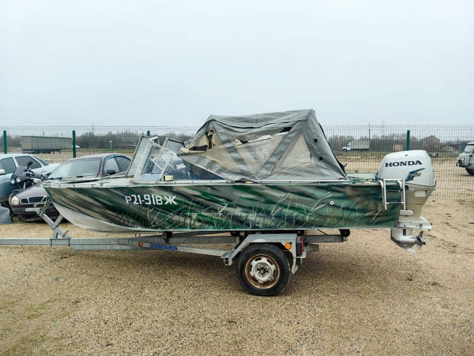 Пьяный судоводитель без прав насмерть сбил человека на реке в Вологодской области