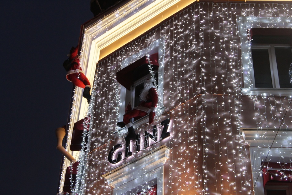 В Петербурге представили новые правила для новогоднего оформления фасадов и витрин