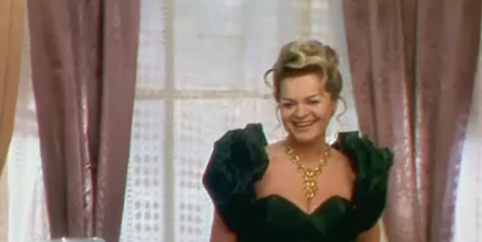 Директор Ларисы Долиной объяснил, почему певица не вернет деньги за квартиру