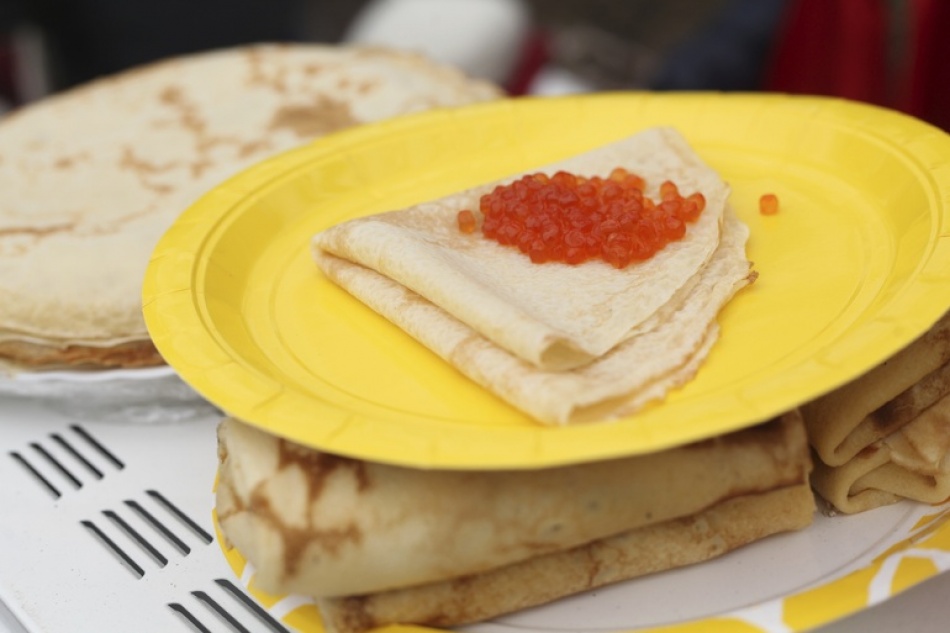 В преддверии Нового года россиян обманывают поддельной икрой и икорным супом