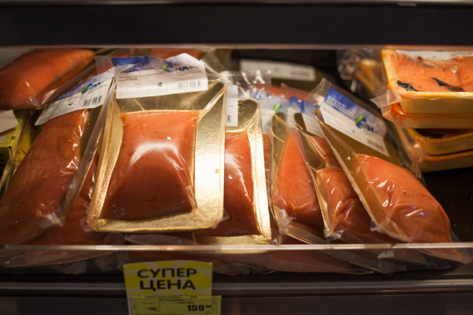 Проверяем красную икру: как не купить подделку и выбрать лучший продукт