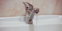 В Кировском районе Петербурга отключили горячую воду и отопление из-за аварии