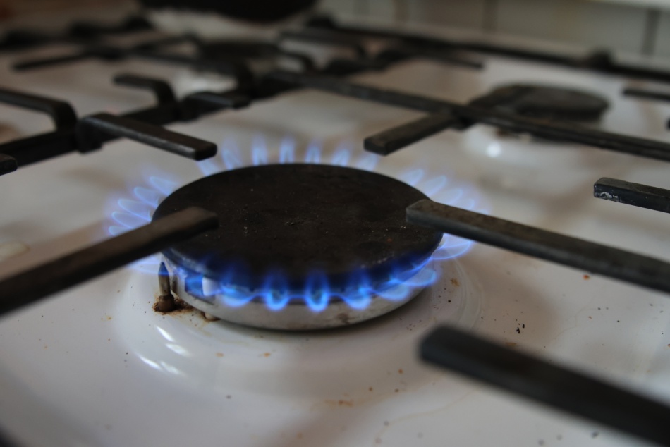 В Петербурге обновили сотни газовых и электрических плит для льготников в 2025 году