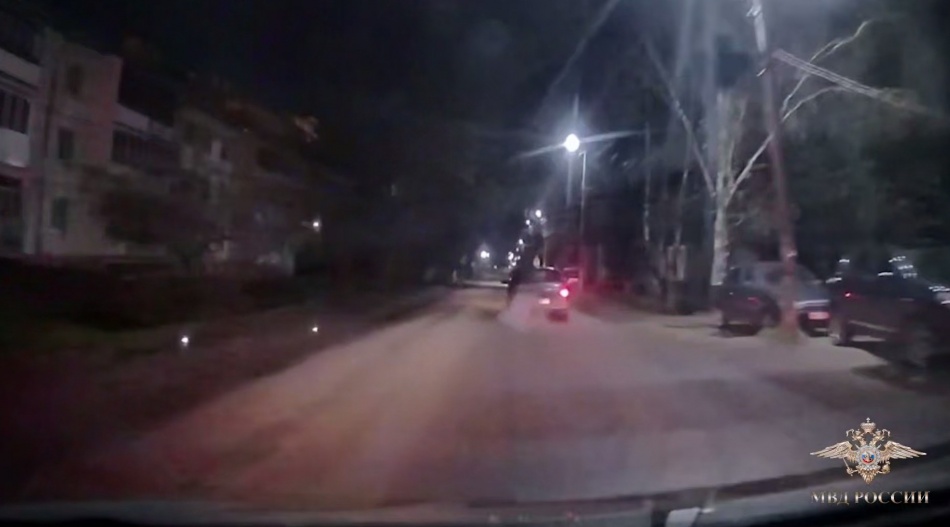 Полицейские открыли огонь по колесам чтобы остановить агрессивную гонщицу под Тверью