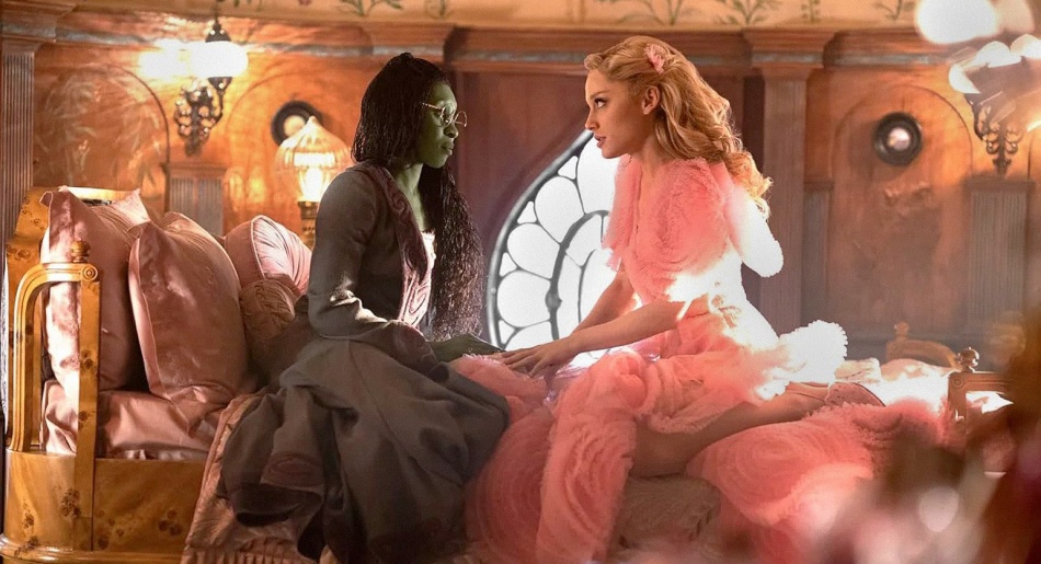 Поклонники обеспокоены переменами во внешности и поведении Арианы Гранде и Синтии Эриво