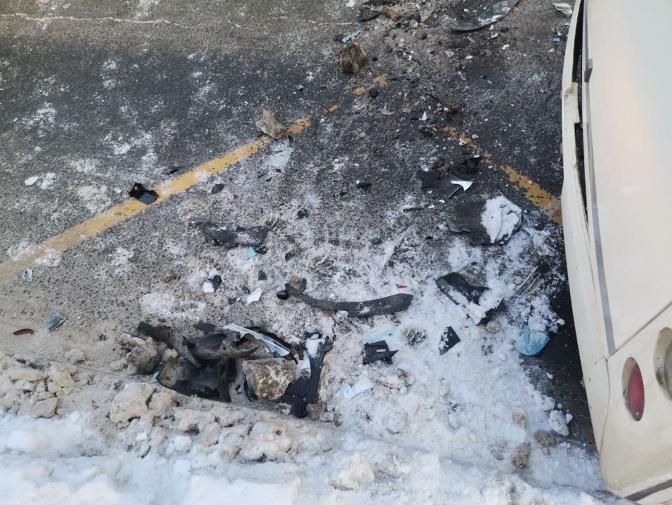 В Ломоносовском районе автобус сбил перебегавшего дорогу мужчину