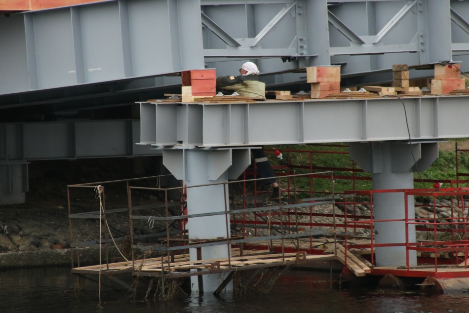 Монтаж разводного пролета на Большом Смоленском мосту идет с опережением