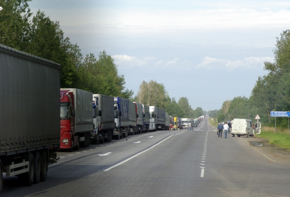 Массовое ДТП с участием автобусов и фур на трассе М-12 в Нижегородской области