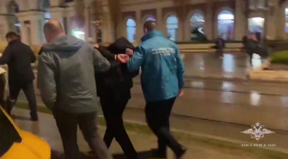 В Москве задержали участников группы по легализации тысячи мигрантов