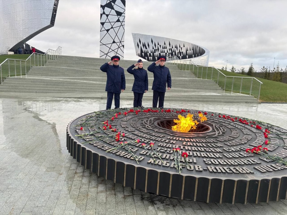 Следователи Ленобласти почтили память Неизвестного солдата у мемориалов ВОВ
