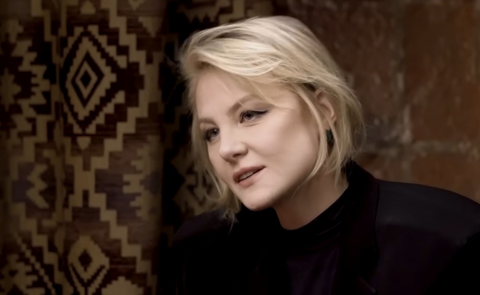 Рената Литвинова оштрафована в Париже за помощь раненому голубю