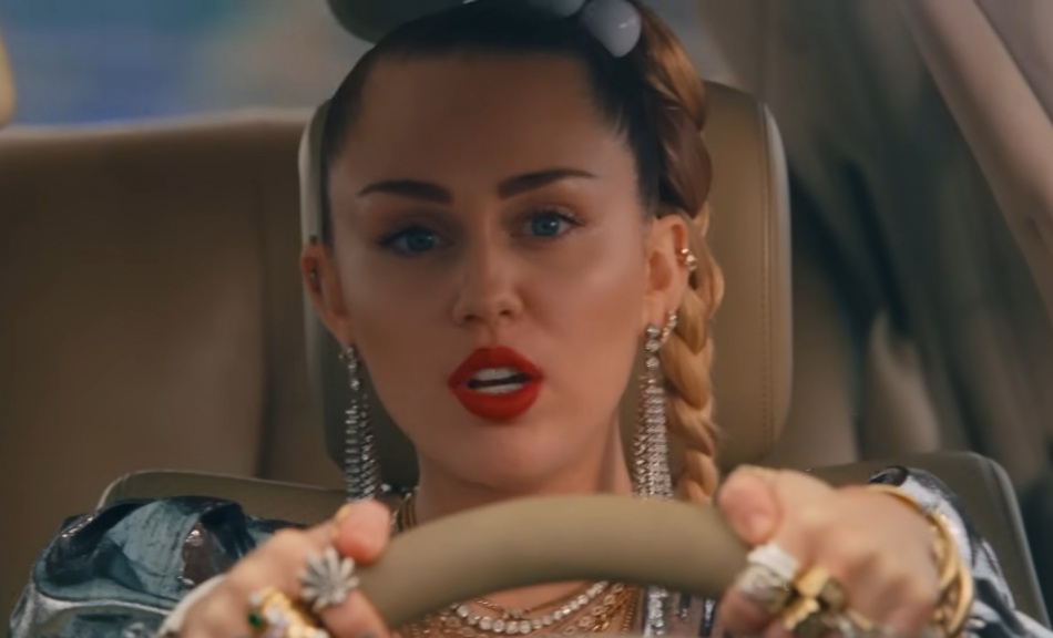 Майли Сайрус подтвердила помолвку с Максом Морандо и поделилась личными переменами