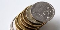 ВТБ ожидает снижение ставки и рост доходности акций до 44% в 2026 году