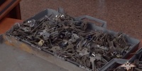 Полиция Кузбасса поймала вора с коллекцией из 1000 ключей и отмычек