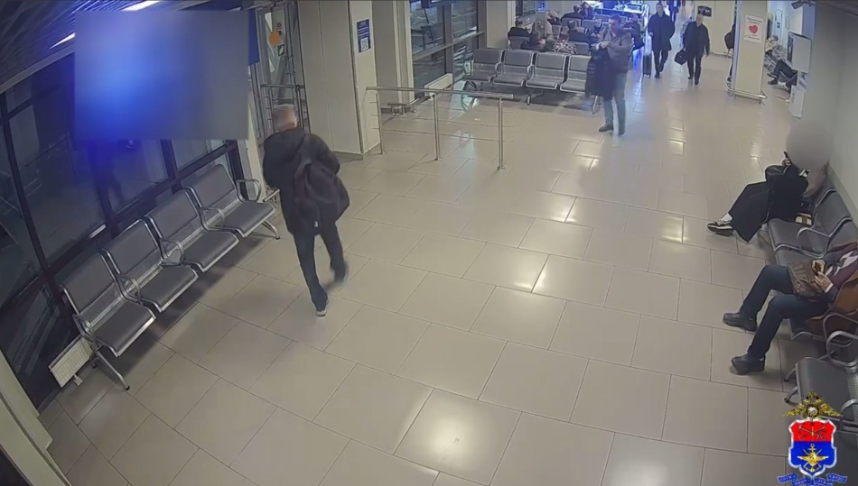 Пассажирка из Перми похитила в Пулково сумку с гаджетами на 27 тысяч