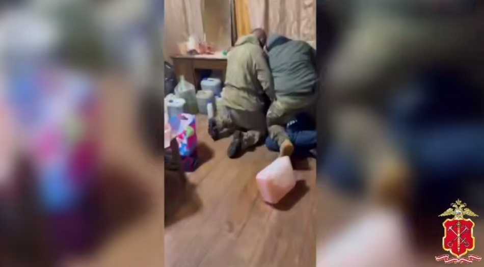Полиция ликвидировала подпольное производство синтетики под Петербургом