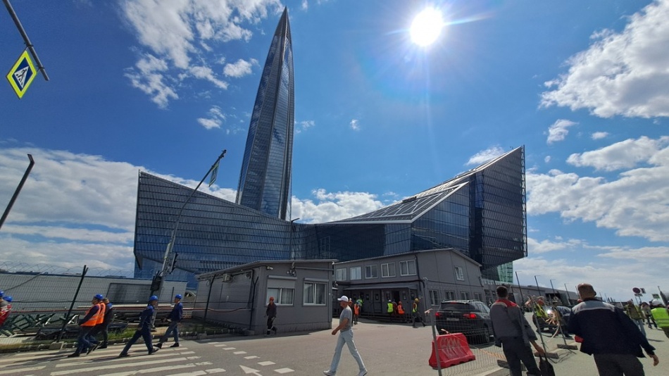 В «Лахта Центре» показали уникальные снимки зимнего неба с Орионом