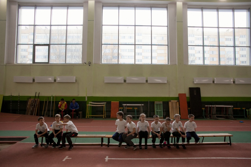 Урок физкультуры в Петербурге обернулся для школьника переломом 8 позвонков