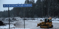 На трассе «Скандинавия» под Выборгом опрокинулся большегруз с прицепом щебня